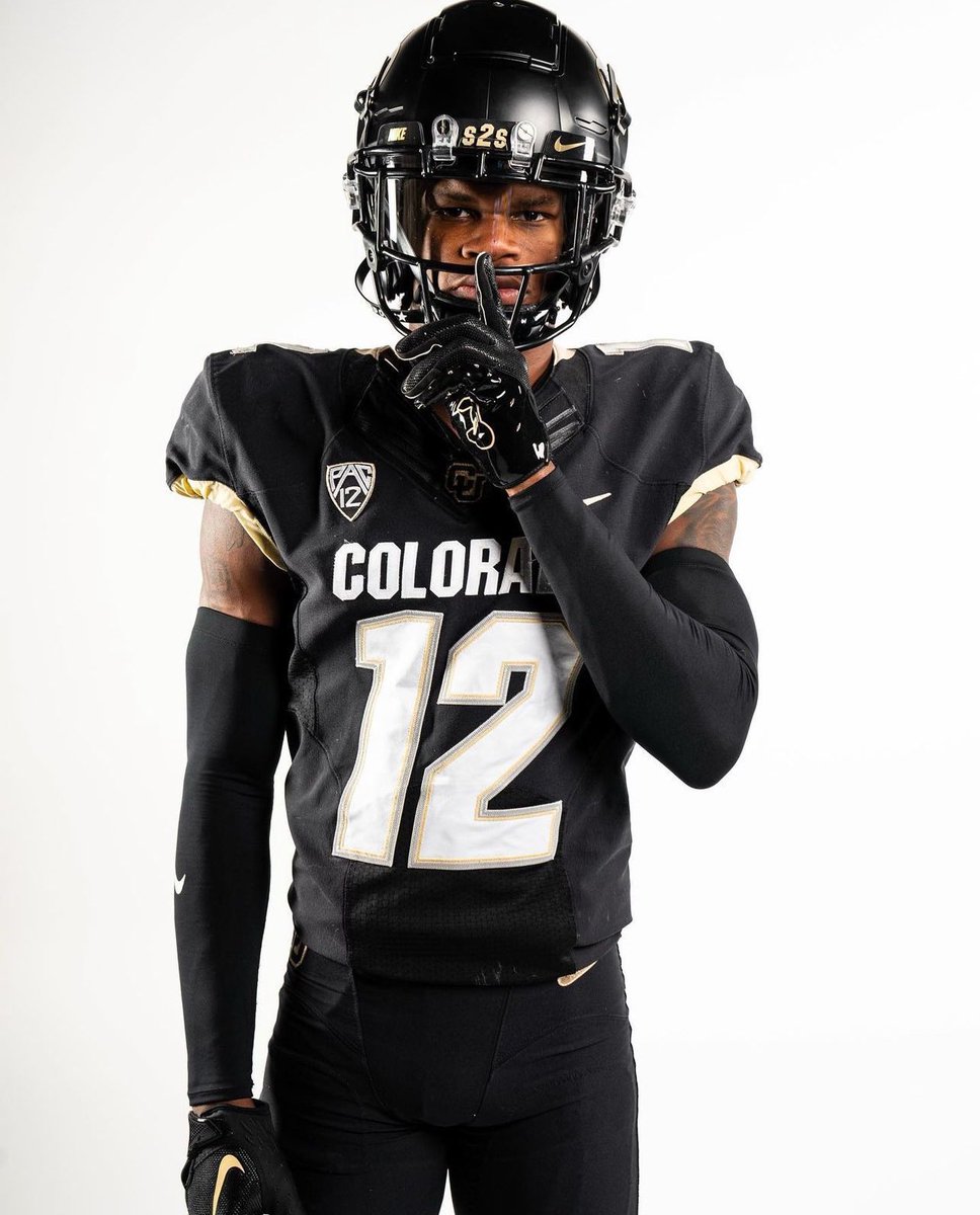 NFL_Stats's tweet photo. Travis Hunter’s stats today for Colorado 🤯

• 11 catches
• 119 receiving yards
• 3 tackles
• 1 pass defended
• 1 INT https://t.co/ITtxxXgCwu