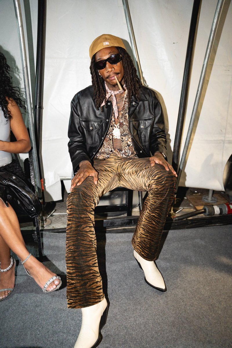 wizkhalifa's tweet photo. Went to outer space to party wit Beyoncé last night. https://t.co/dQCzWsmIc6