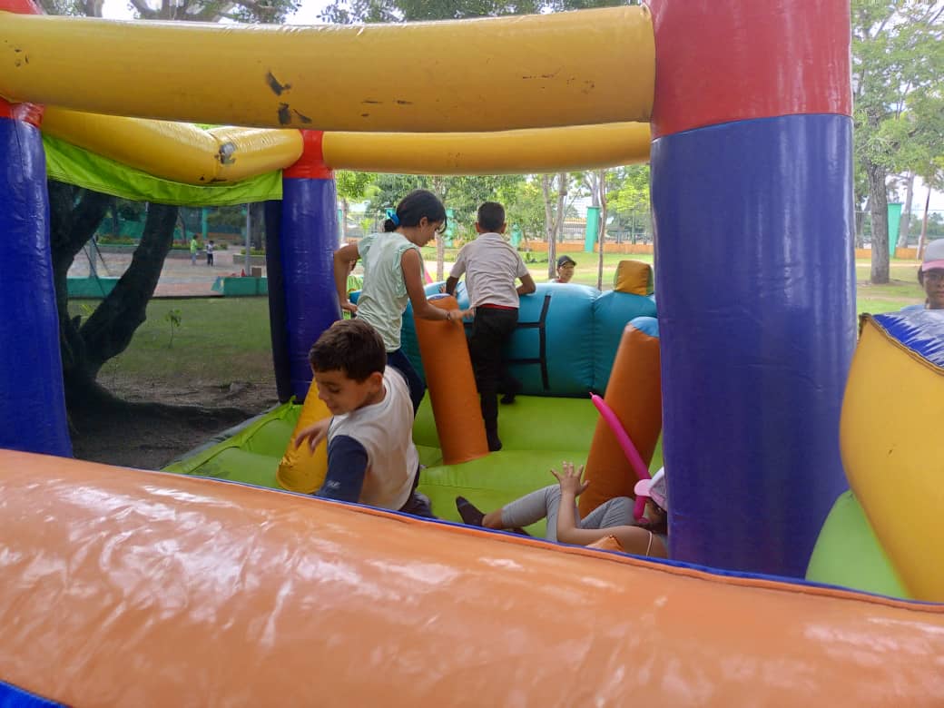 #Monagas |Dos días de diversión y entretenimiento disfrutaron los niños y niñas, hijos de los trabajadores de @MercalOficial, en el marco del #PlanVacacional2023,donde visitaron el Parque zoológico La Guaricha y se deleitaron con una tarde de película y cotufas #VenezuelaEnPlan30