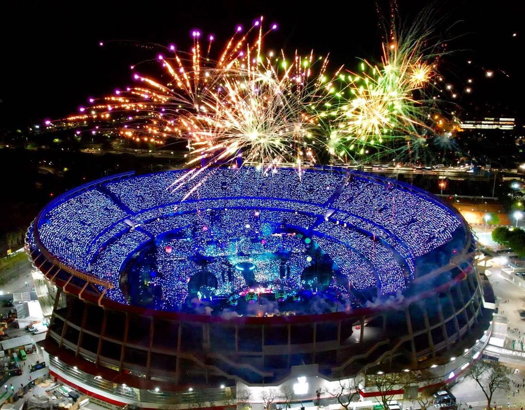 the fact that taylor is gonna be performing in this stadium next is INSANE
