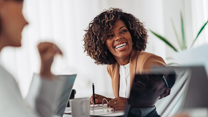 A New Study Shows a Smile (Even If It's Fake) Instantly Reduces #Stress and #Anxiety, and Can Make You Happier and Healthier. Force a smile for 20 seconds and boom: less stress, broad health benefits, and infectious prosocial behaviors. buff.ly/3YYn713 @Inc @jeff_haden