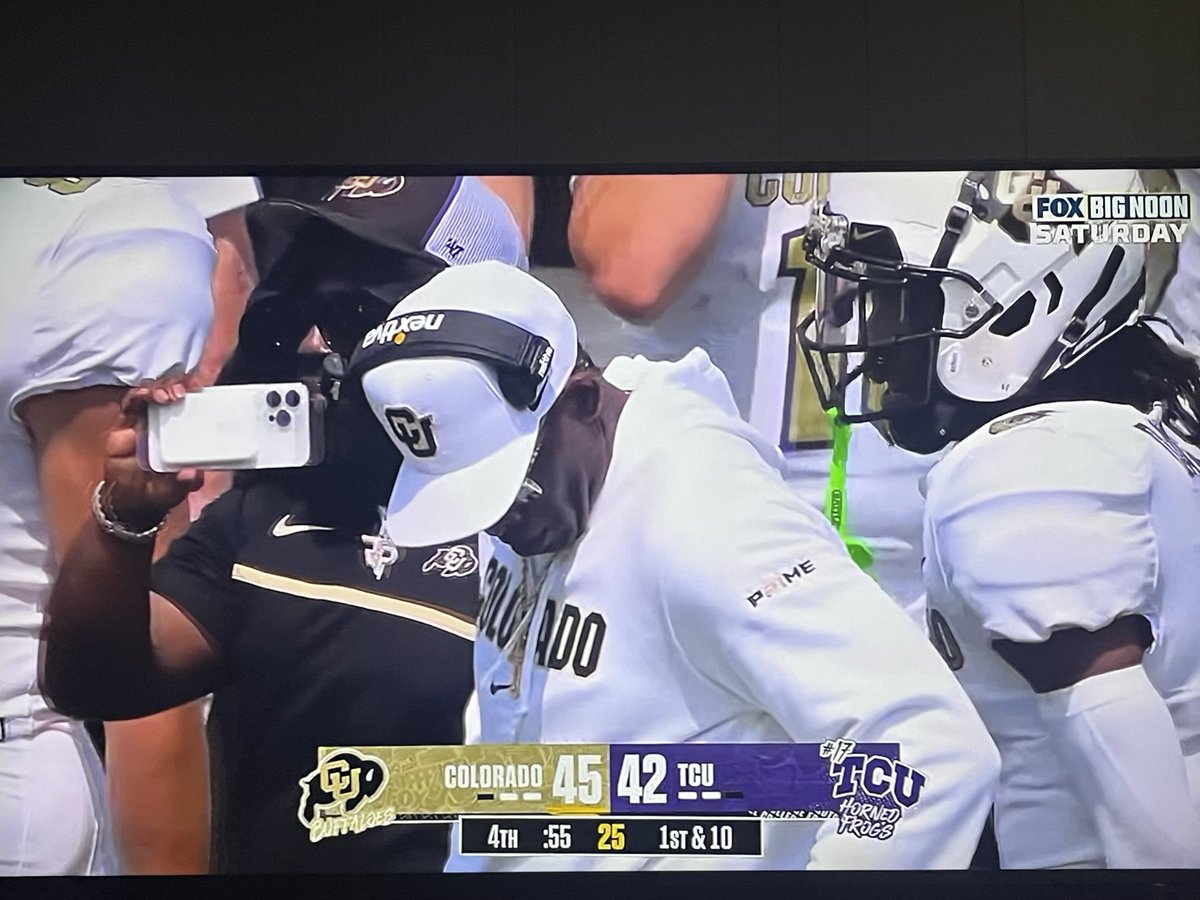scolis's tweet image. #ColoradoBuffalos stop #TCU Horn Frogs short on 4th down #Win game. 45 to #TCU 42. #amazing game!