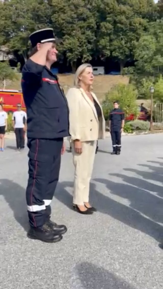 anne_sattonnet's tweet image. Les femmes &amp;amp; hommes du @sdis_06, volontaires ou pro, sont une raison d’espérer en l’humanité. Leur engagement pour les habitants des @AlpesMaritimes mérite tout notre respect. Et les moyens  importants engagés par le Psdt @ca_ginesy  #Coursegoules