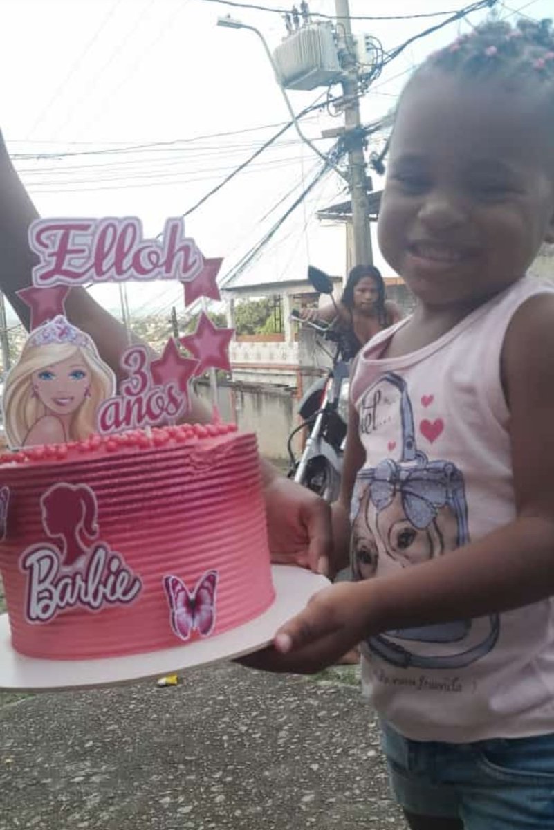 TÁ AI O BOLO DA BARBIE QUE ELA QUERIA