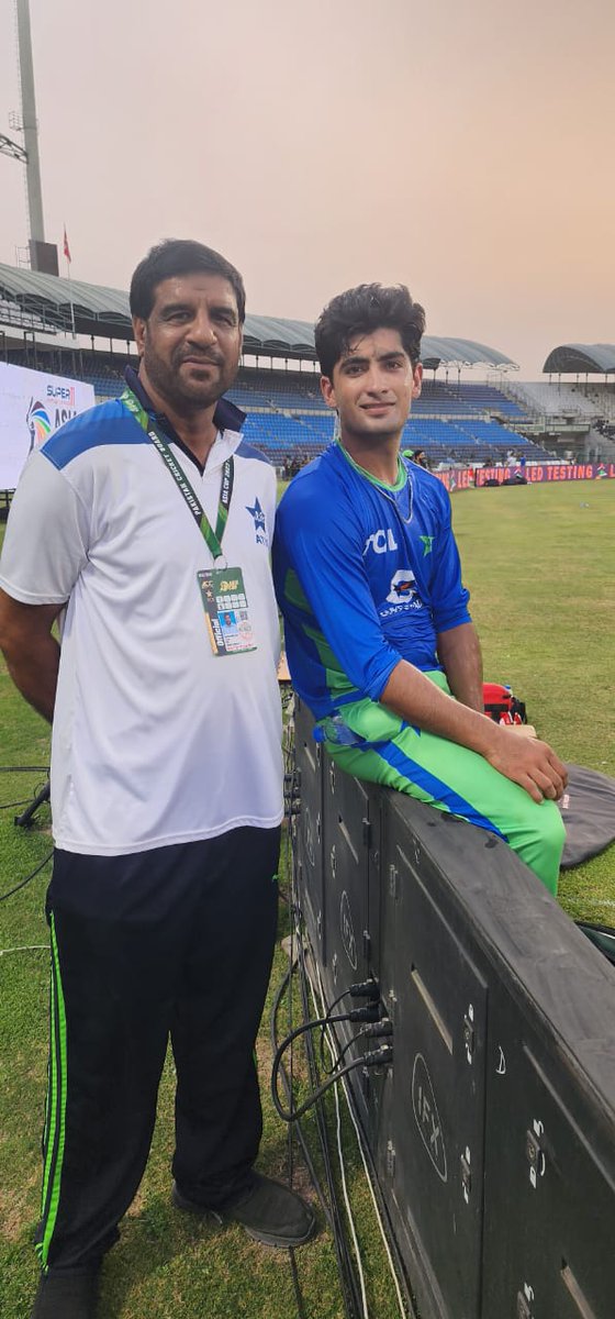 asifmahmood089's tweet photo. Muhammad Atiq (Test Scorer) from Sahiwal
He is very professional in his work. Really proud of Sahiwal Division. #multanstadium
#pakistancricket #psl #cricket #babarazam #ShaheenShahAfridi #Muhammarizwan #pakistan #pakistancricketteam #t #worldcup https://t.co/RaWEQIIe4W