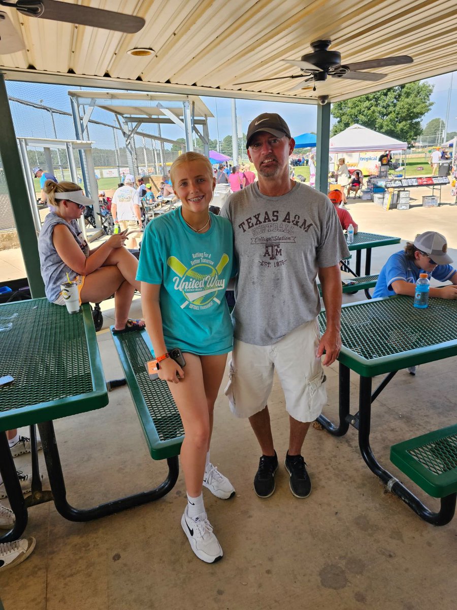 Bellematthews55's tweet photo. Had a amazing time volunteering at the united way softball tournament this past weekend !! @ShugHenson @RedDevils16U #reddevil4life https://t.co/oNC7w07RHP
