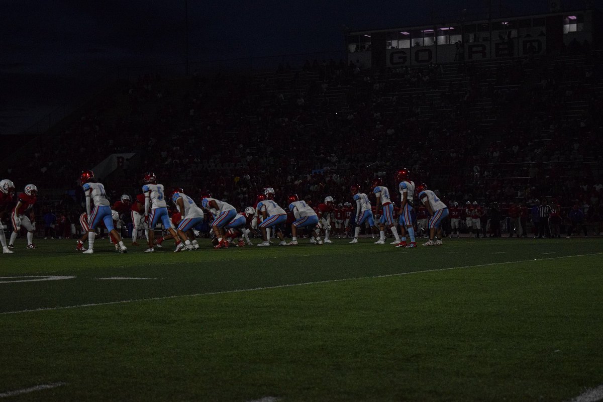 israeelg2's tweet photo. dawgs vs. highlander’s 🏈
9/1/23 @Socorro_HS @Coach_E_Cano @RLara01_SHS https://t.co/Q1wL0YcHkq