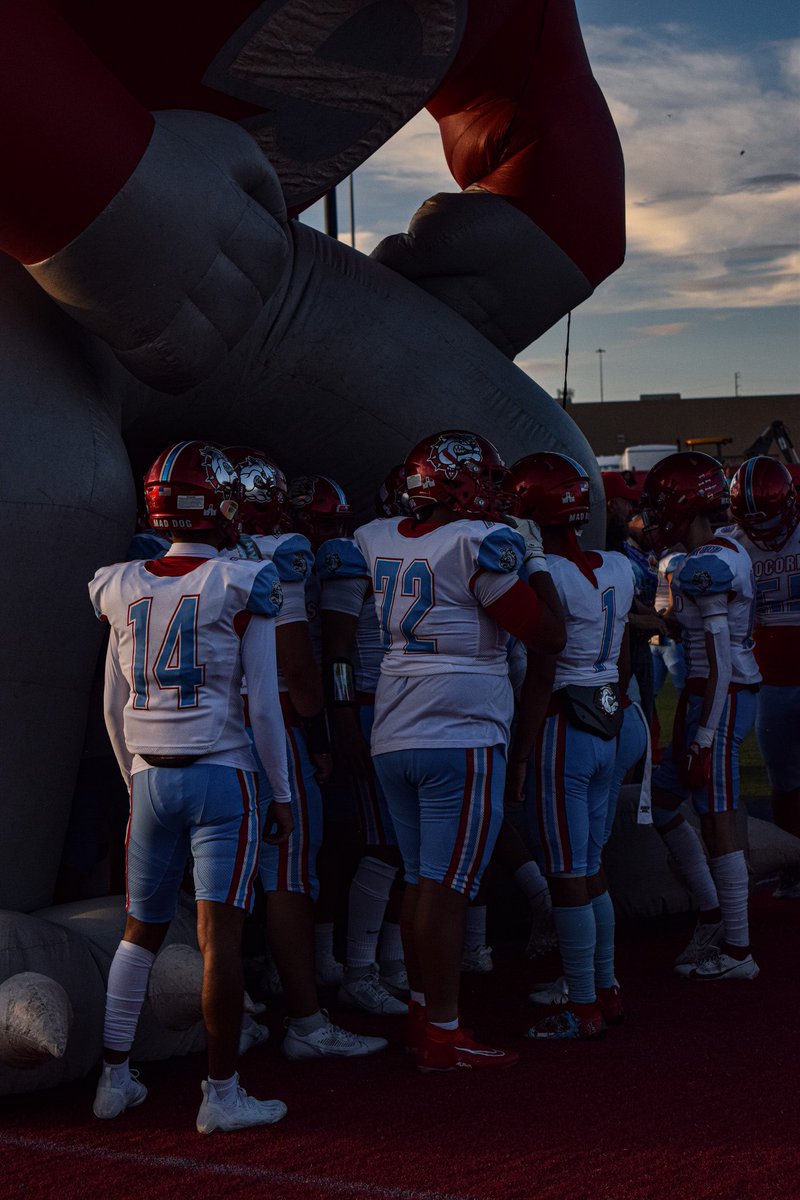 israeelg2's tweet photo. dawgs vs. highlander’s 🏈
9/1/23 @Socorro_HS @Coach_E_Cano @RLara01_SHS https://t.co/Q1wL0YcHkq