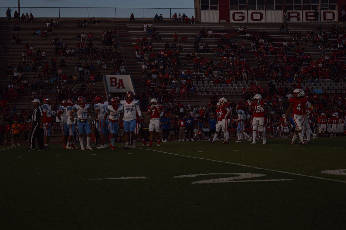israeelg2's tweet photo. dawgs vs. highlander’s 🏈
9/1/23 @Socorro_HS @Coach_E_Cano @RLara01_SHS https://t.co/Q1wL0YcHkq