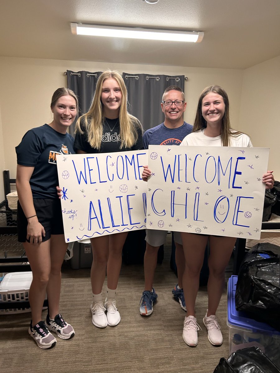 UMaryWomenBball's tweet photo. Happy Move-in Day!!!! We couldn’t be more thrilled to have you on campus, ladies 🔶🔷

#HooksUp | #LND |#LifeatMary https://t.co/Z5wuUvGXl4