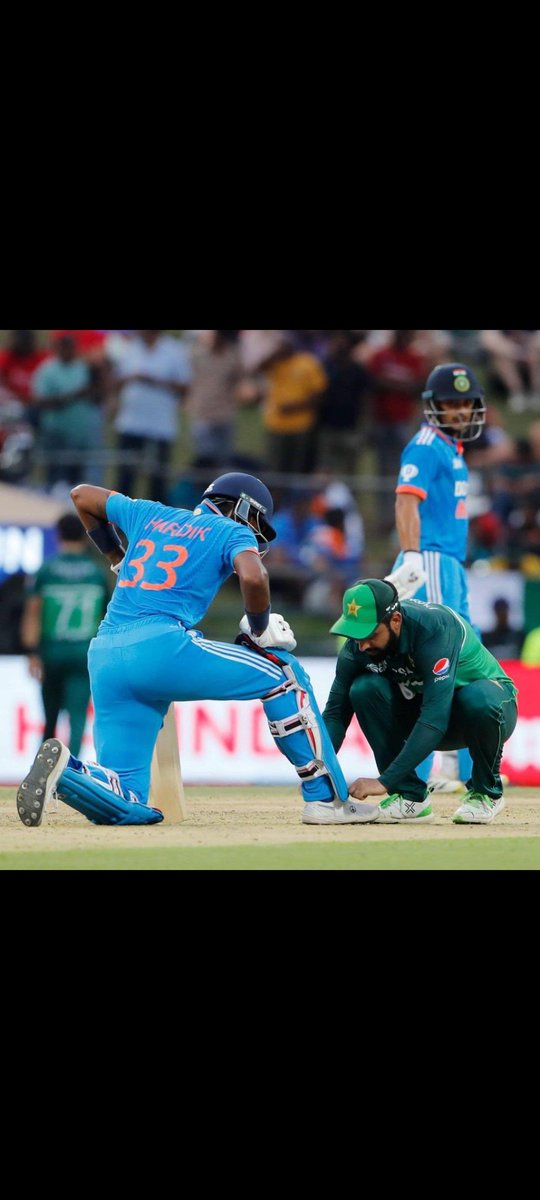 dpalgarhwal's tweet photo. @major_pawan Major I want to know your  opinion about this pic also ... Please don't intermingle all things we respect your profession as well as their spirit.. https://t.co/vUl3JQIKhJ