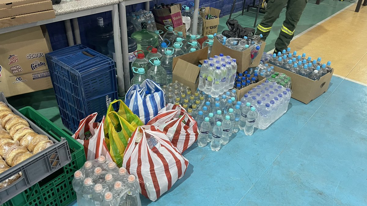 MiPuembo's tweet image. Contingente para esta emergencia. Agradecimientos especiales a todos los habitantes Del Valle de #Tumbaco por esa solidaridad para #Puembo 
Gracias a la organización de la #RedSOS  ,@NuestroValleEc #RescatemosCumbaya  y sus administradores con los q lógramos organizar y