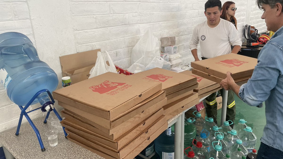 MiPuembo's tweet image. Contingente para esta emergencia. Agradecimientos especiales a todos los habitantes Del Valle de #Tumbaco por esa solidaridad para #Puembo 
Gracias a la organización de la #RedSOS  ,@NuestroValleEc #RescatemosCumbaya  y sus administradores con los q lógramos organizar y