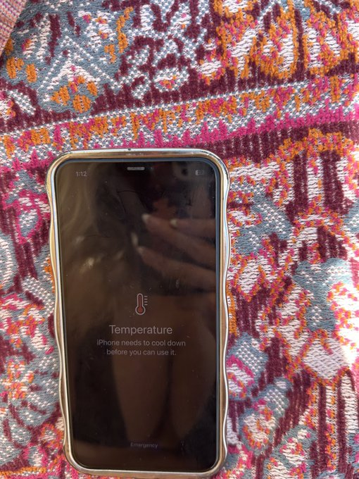 My phone won&rsquo;t even let me take a thirst trap smh https://t.co/F5l3ebDREK