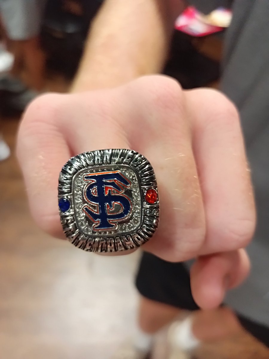 Celebrating <a href="/logantaylor_10/">Logan Taylor</a> and the 2022 Sportsman championship! <a href="/Kevin_Trains/">Kevin Taylor</a>