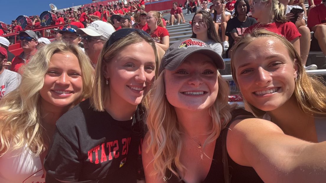 christascott06's tweet image. My girl having a blast at Illinois State University! #ISURedbirds
