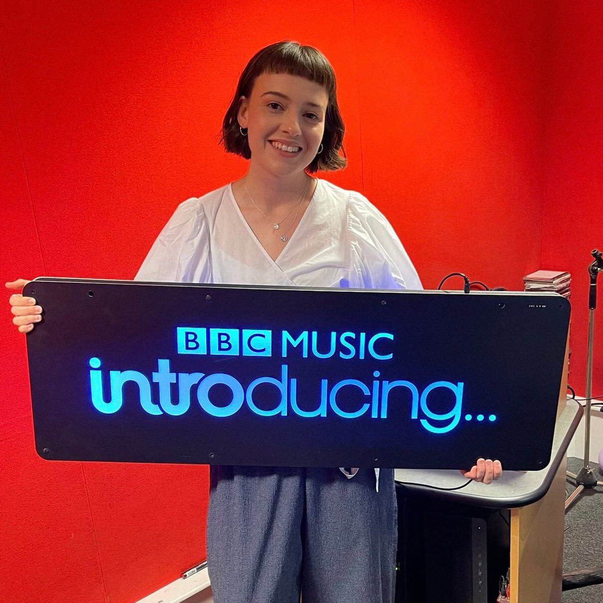 halfway through my final show @bbcintroducing Cambridgeshire 🥹🥹🥹 playing just some of my faves from the last couple of years, would love you to join !!! 👇 bbc.co.uk/sounds/play/li…