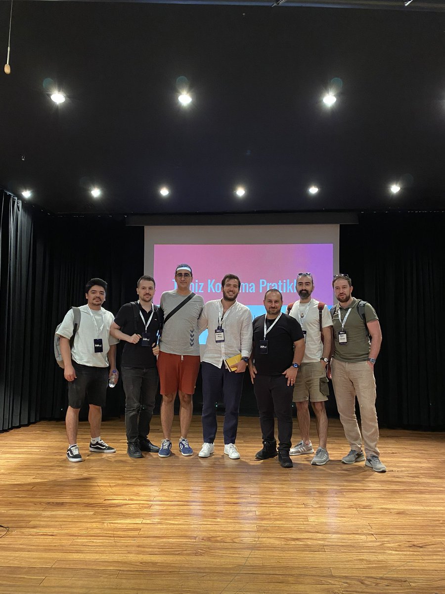 #PHPKonf emeği geçenlerin emeğine sağlık bi etkinlikti. Teşekkürler <a href="/KommunityTR/">Kommunity Türkiye</a> 
<a href="/yedeligoez/">Yunus Emre Deligöz</a> abimin harika sunumundan sonra bir kare.