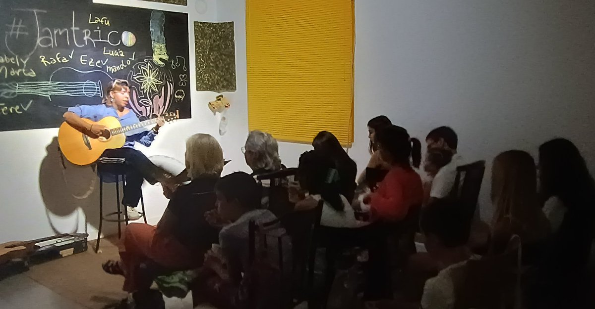 Pues ha sido un rato muy agradable. ¡Prepárense que tenemos novedades para octubre!
Iremos informando.