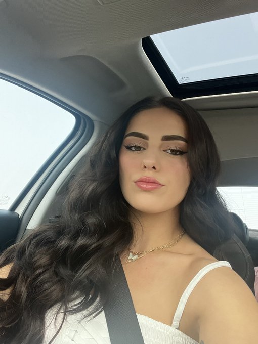 Car selfies > https://t.co/K5eOY3mCcR
