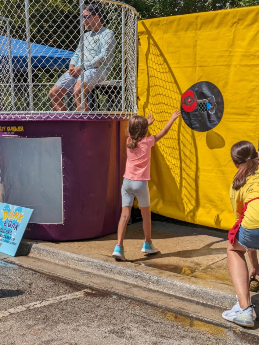 DUNK TANK! ⚾️💦
Today and tomorrow (12PM-4PM) 3 balls for $5… come dunk local officials and celebrities! 

lastfling.org