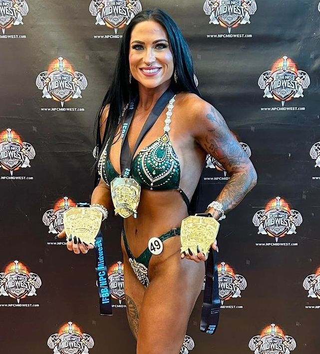 MuscleDazzle's tweet photo. The beautiful @farrisash123 is absolutely killing it on comp day! π
#muscledazzle #figuresuit #figurecompetitor #figurecompetition #ubpf #figurebikini #profigure #wnbffigure #ifbbdf #nanbfbikini https://t.co/51AJ0Y9qrq