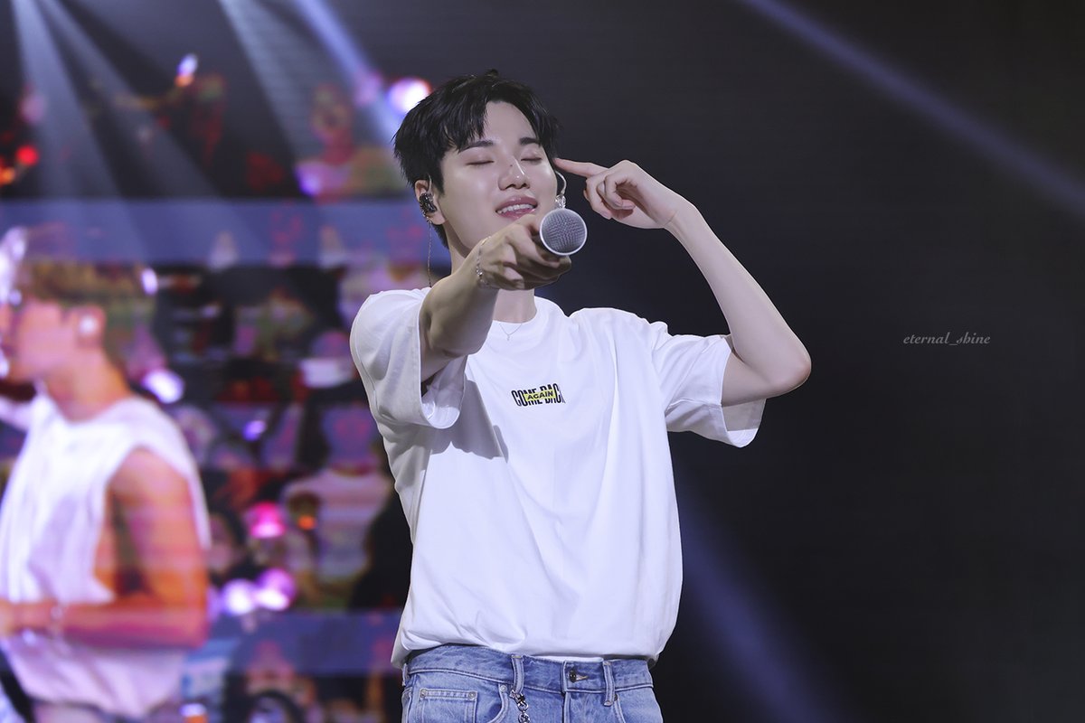 eternal_ifnt's tweet photo. 230820 인피니트 콘서트 COMEBACK AGAIN 

울 막둥이 무대위 모습 너무 예뻐엉 
성종아 생일 축하해!!!🥳🤡🥳🤡

 #안녕미미쫑_생일엔_인스피릿이지
#Happy30thLeeSungJongDay 
#성종 #SungJong #미미쫑 #이성종 
#Leesungjong #쫑쫑 
#beautiful_boy https://t.co/HFqSkECoUW