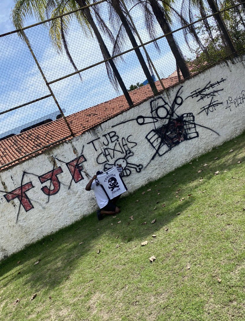 PELOT@O CÚ!! 

As guerras vêm e vão, mas nós somos eternos! CAXIAS É NÓS PORRA! 🫡🔥
