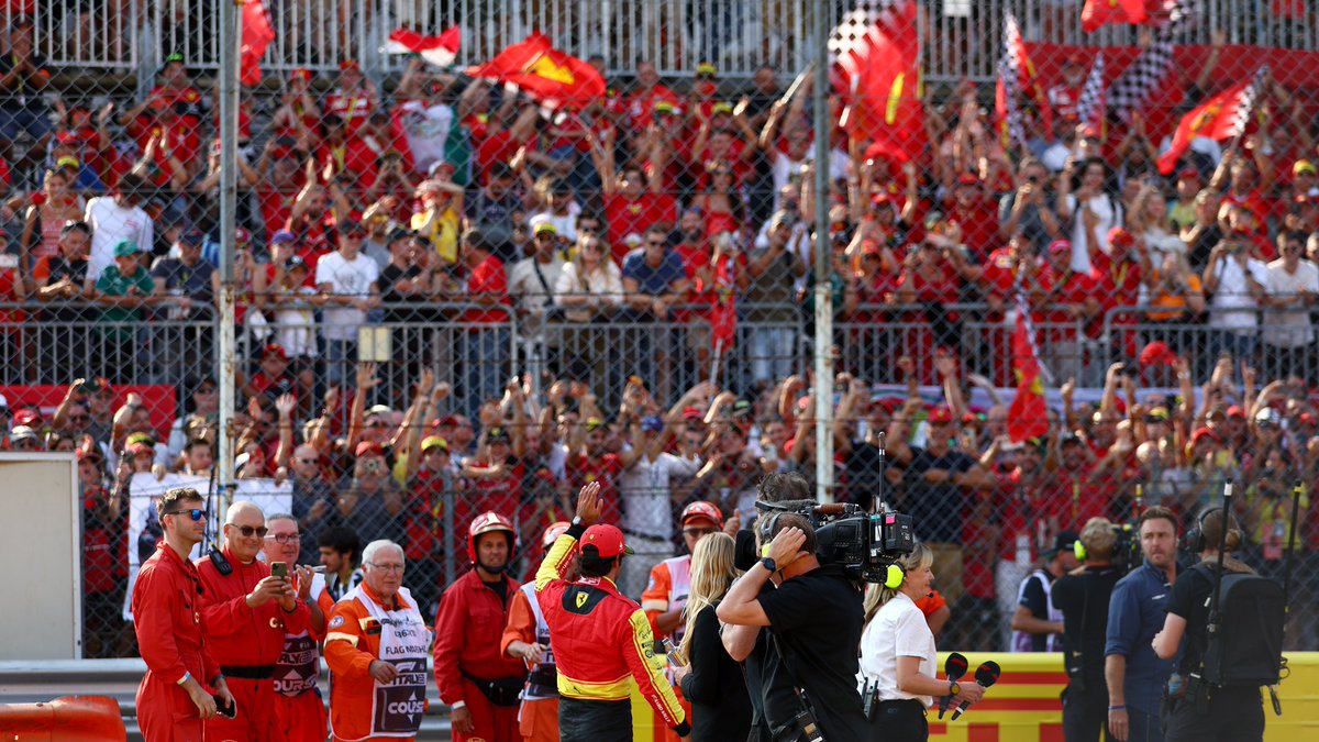 F1's tweet photo. There's a reason they call him the Smooth Operator 😉🤩

¡Vamos! 🌶️

#ItalianGP #F1 @Carlossainz55 @ScuderiaFerrari https://t.co/aLb9QAaPyf