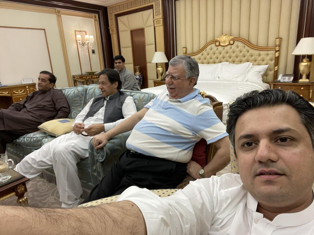 KaliwalYam's tweet photo. وہ لمحہ جب وزیراعظم عمران خان پاکستان انڈیا میچ دیکھ رہا تھا 💔 https://t.co/PxnVzcOTF5