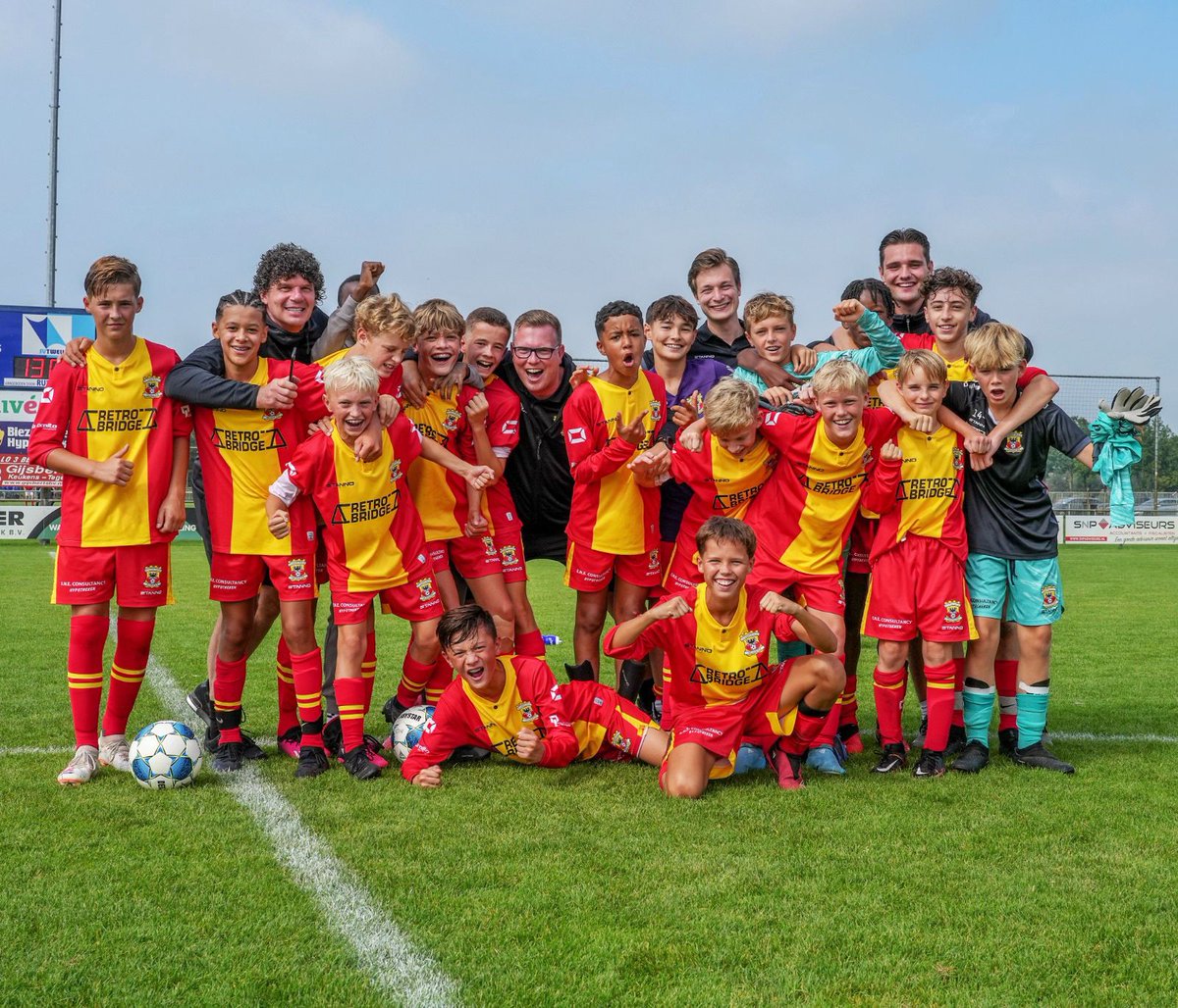 Patrick0570's tweet photo. Verdiende 4-0 overwinning van Go Ahead Eagles O14 tegen Achilles Enschede. Fases lukte bijna alles en in fases hadden we wel de juiste intenties maar niet de goede uitvoering. Al met al een fijn begin van de competitie https://t.co/1w5NPT1FbF