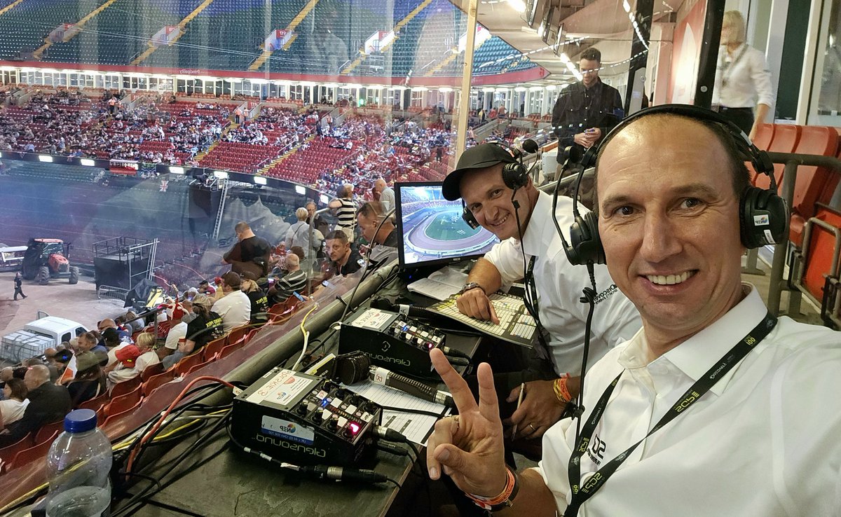 RafSpeedway's tweet photo. No to co ruszamy z tym
Cardiff.
Czuję, że będzie dziś wielkie speedway show🤩
Zapraszamy do @Eurosport_PL  w #Player 
@MichalKorosciel 
@MarcinKuzbicki 
@TobiaszMusielak 
#PiotrProtasiewicz https://t.co/fIAwmiUSOf
