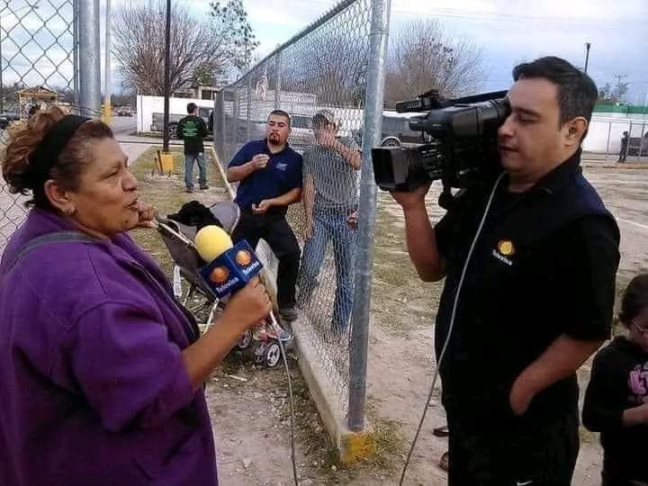 “Yo diciéndole un secreto a mi mamá”
Mi mamá al día siguiente: