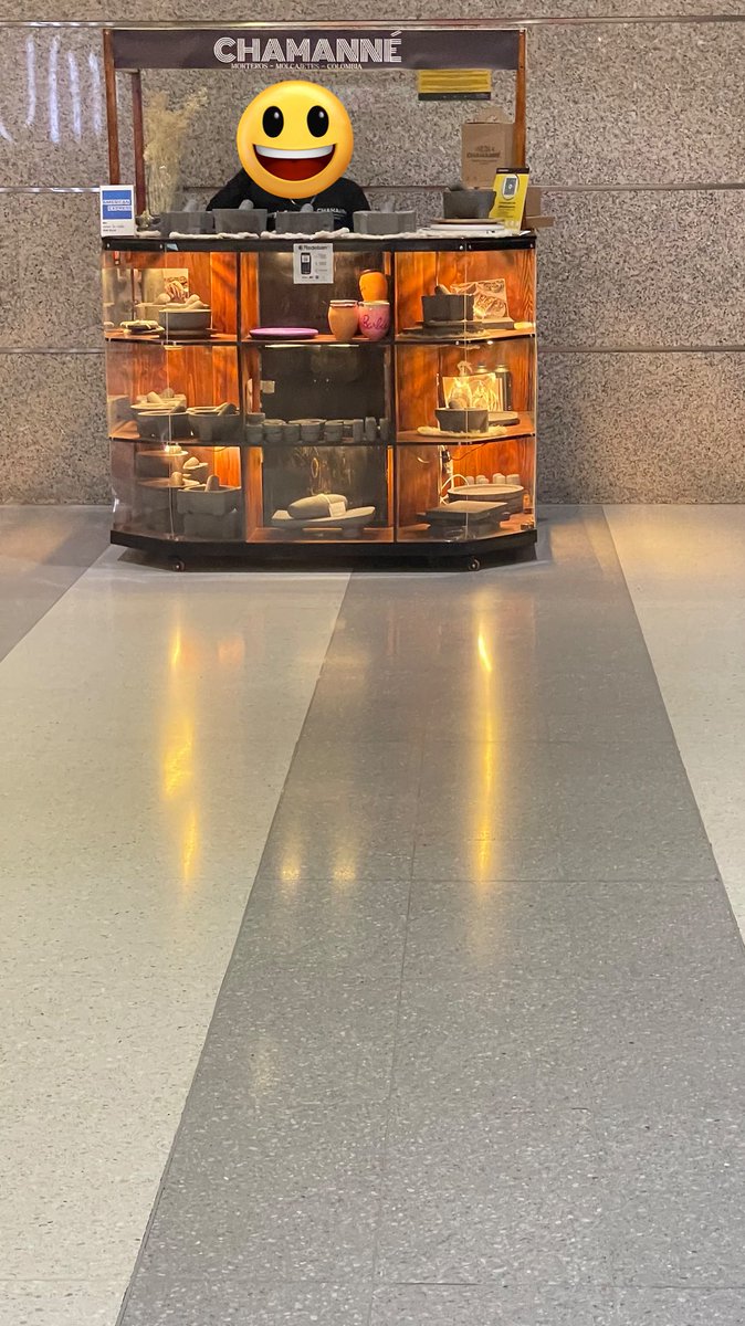 danielvaldivv's tweet photo. @Marijogade Centro Comercial Gran Estación detrás del starbucks 

Muy bonitos molcajetes 😊 https://t.co/xjR057JLNU