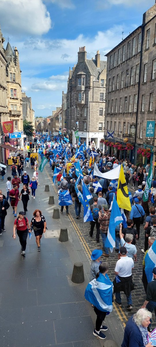 Adrian_tree's tweet photo. My second indy rally, good turnout but we need more. Interesting demographics,  I would estimate 10%under 30 50% 30-60, 40% over 60. https://t.co/sYjRtjonTW