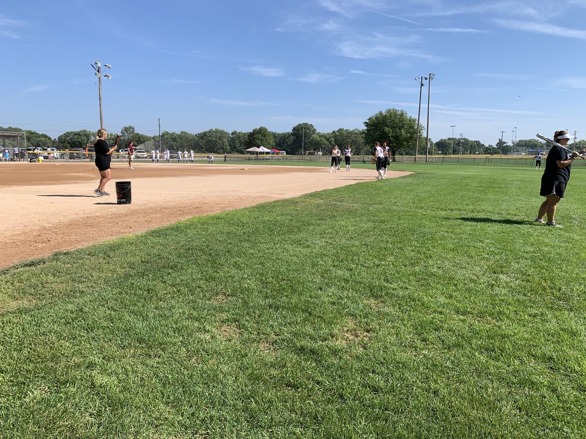 tkwapnioski's tweet photo. The @DiscovererWay @newman_coach SB Team warming up for game ✌️against @OmahaMarian. #GoGetOne @CTelegram @DiscovererBoost https://t.co/rofY4boGU7