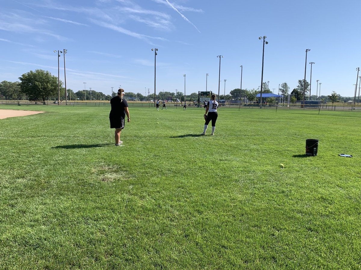tkwapnioski's tweet photo. The @DiscovererWay @newman_coach SB Team warming up for game ✌️against @OmahaMarian. #GoGetOne @CTelegram @DiscovererBoost https://t.co/rofY4boGU7