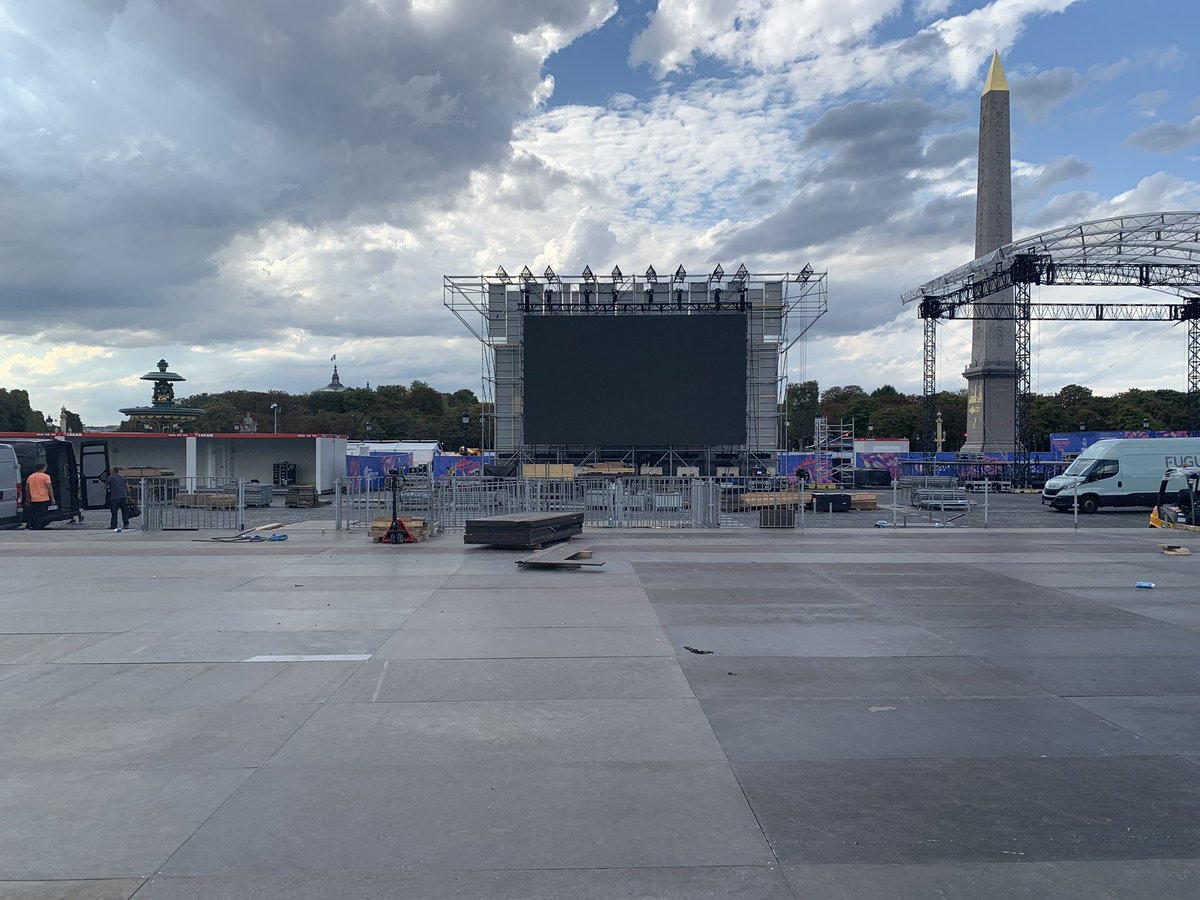 PhilippeWolak's tweet image. J-6 avant l’ouverture de @RWCfrance2023 ça s’active sur le Village Rugby place de la Concorde. Les ambassadeurs @OrangeIDF vous attendent à partir du 8 sept. pour vous faire découvrir le rugby à travers des innovations inédites cc @Orange_France @TeamOrangeRugby @cecilerivieccio