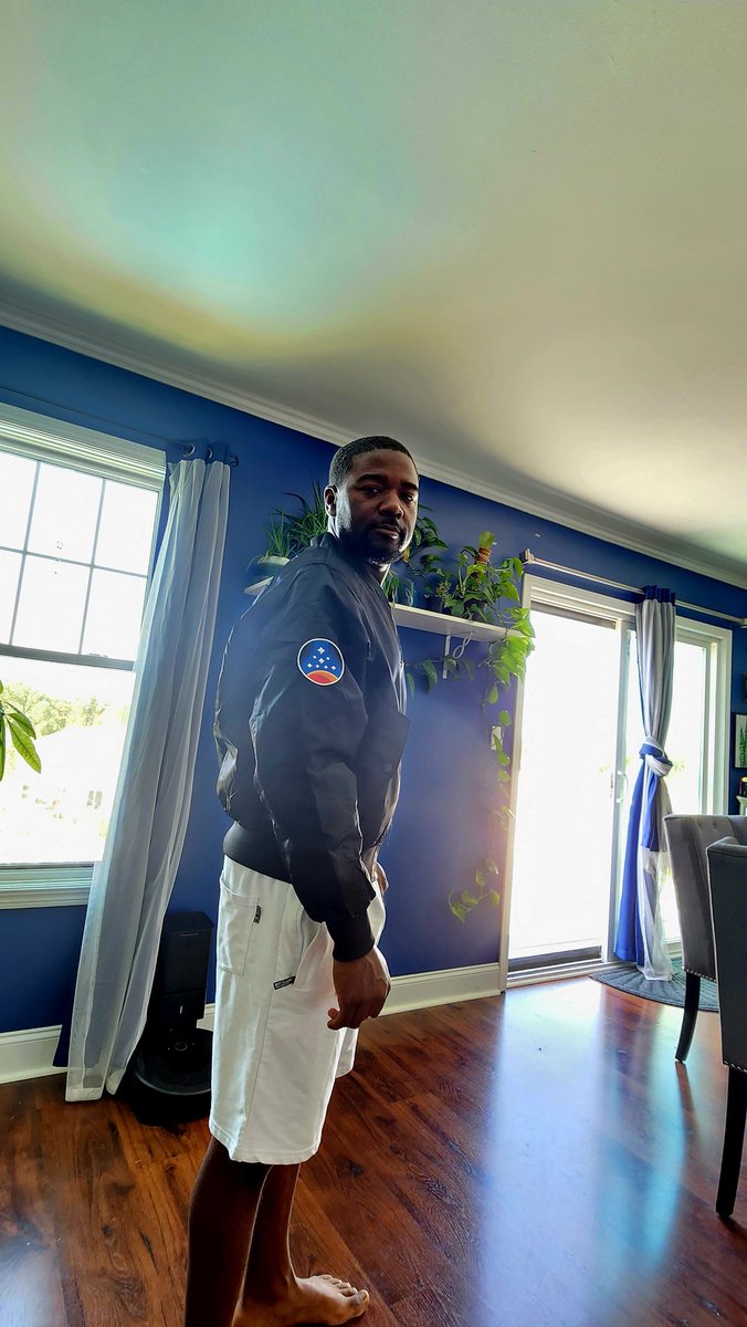 RellGamer87's tweet photo. 🚨🚨 Is it just me or did others receive their #Starfield    Bomber Jacket?!

@StarfieldGame @StarfieldRDC  #Xbox  #XboxGamePass 
Again shout out to #XBOXFANFEST team and @aarongreenberg and team xbox for the FanFest experience 🙌🏿  I'm ready for Starfield 💪🏿 https://t.co/kA80yL2LB0