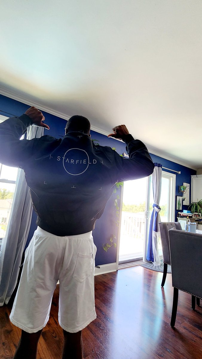 RellGamer87's tweet photo. 🚨🚨 Is it just me or did others receive their #Starfield    Bomber Jacket?!

@StarfieldGame @StarfieldRDC  #Xbox  #XboxGamePass 
Again shout out to #XBOXFANFEST team and @aarongreenberg and team xbox for the FanFest experience 🙌🏿  I'm ready for Starfield 💪🏿 https://t.co/kA80yL2LB0