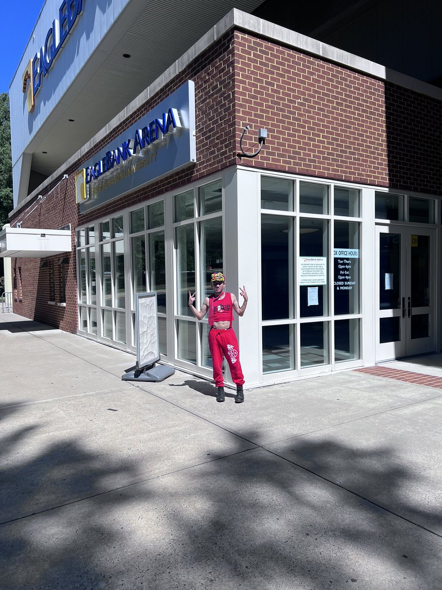 Yunioguatephl's tweet image. If I waited 15 years why not one more date @soyrebeldetour #dancedance #SoyRebeldeTourVA