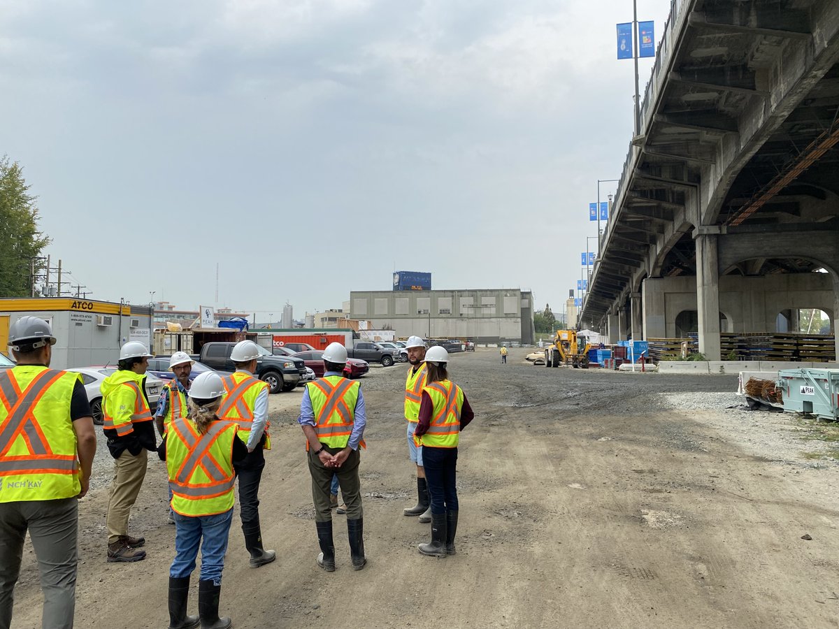 nchkaycorp's tweet photo. Last week, staff from Nch’ḵay̓ and the @SquamishNation visited Sen̓áḵw to view the progress and meet with team members working on site. It’s exciting to see the Phase 1 building forms beginning to take shape — check it out! #senakw #nchkay #squamishnation https://t.co/5sLfS18YdH