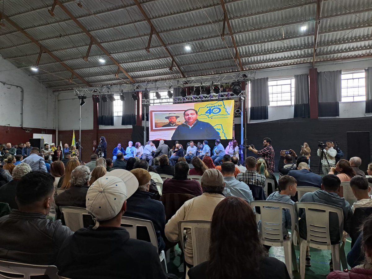 Que lindo es ver a la gente agradecida por un gobierno que hizo y  hace las cosas bien a pesar de los #palosenlarueda. <a href="/ESPACIOCUARENTA/">ESPACIO CUARENTA</a> y <a href="/AlvaroDastugue/">Álvaro Dastugue</a> llenaron el San Isidro de las Las Piedras se empieza a sentir el fervor electoral
<a href="/JavierGarcia_Uy/">Javier García</a> 
<a href="/camboue/">Sebastian Da Silva</a> 
<a href="/LuisLacallePou/">Luis Lacalle Pou</a>