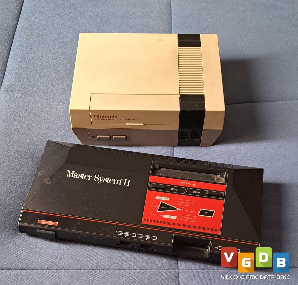 VGDBbr's tweet photo. A geração dos 8 bits marcou a vida de muitos jogadores. Conta pra gente qual desses dois consoles você mais jogou.
#vgdb #nes #mastersystem #nintendo #sega #retrogame https://t.co/jcHdL72CLI