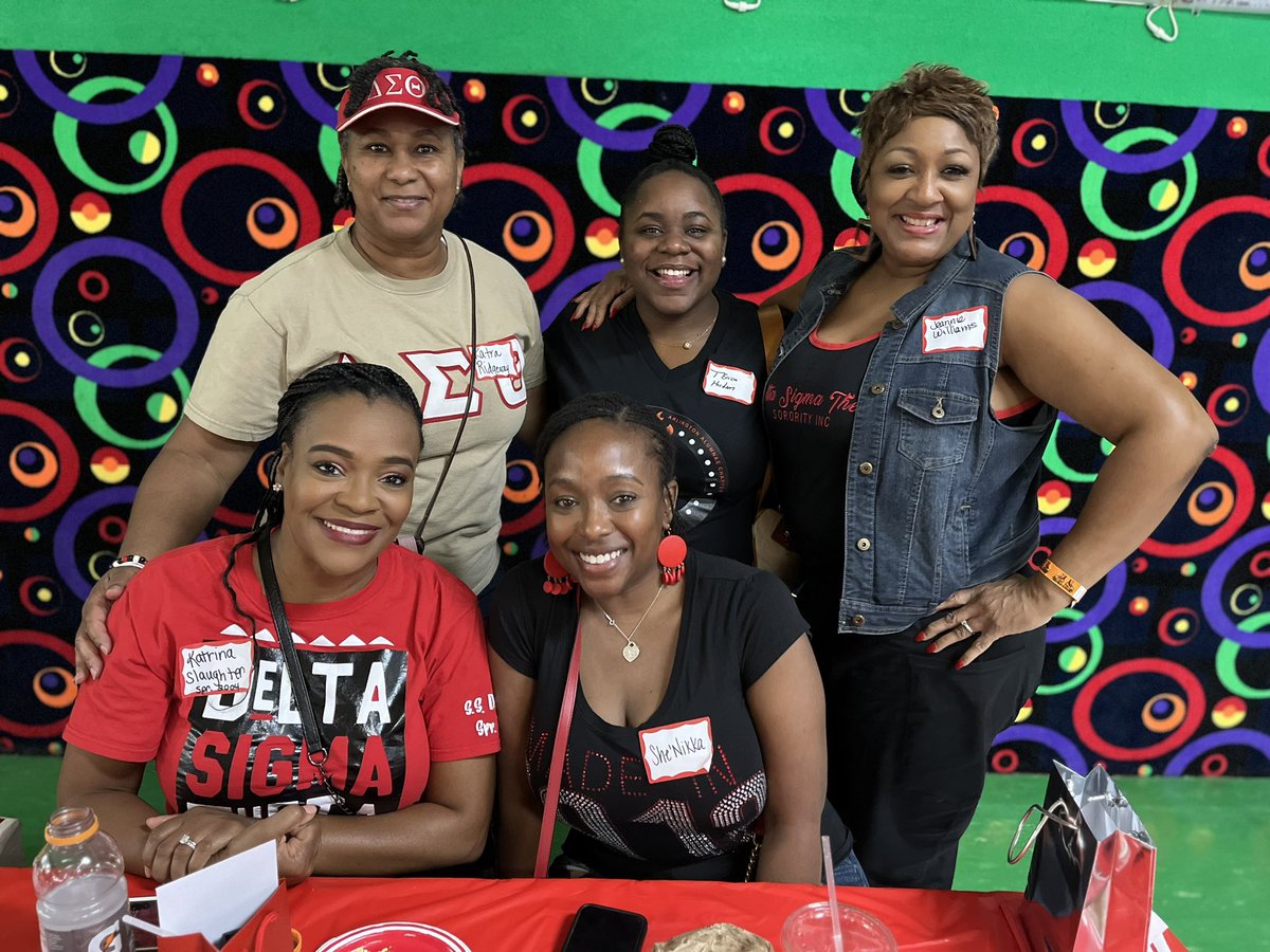 AATXDST's tweet photo. AADST had an amazing time as we glided and grooved under sparkling disco lights with our sisters, creating memories that will last a lifetime. We rolled into a night of fun, laughter, and the amazing bond of sisterhood. #RollBounceAndReclaim #AADST #DST1913 #SWRDST https://t.co/PKl1XC5B1d