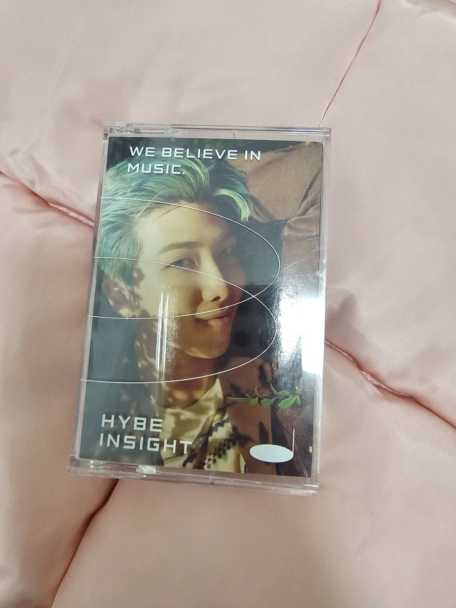 Iademetrio's tweet photo. Hybe insight photocard from weverese 14 photocards in total
P400 https://t.co/HqMIrDtrI4