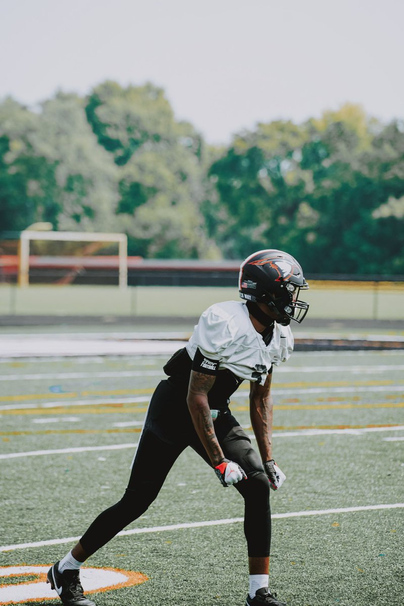 GraysJahmier's tweet photo. First college game for the kidd, I’m truly blessed❤️ words can’t explain! https://t.co/haFoD9GXbG