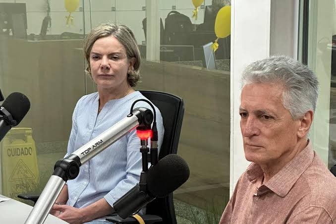 choqueiesquerda's tweet photo. 🚨 PT deve decidir neste sábado o nome do candidato à Prefeitura de BH, o nome mais cotado é do Deputado Federal @RogerioCorreia_. A indicação é dada como certa. https://t.co/4bGmuP1Y9i