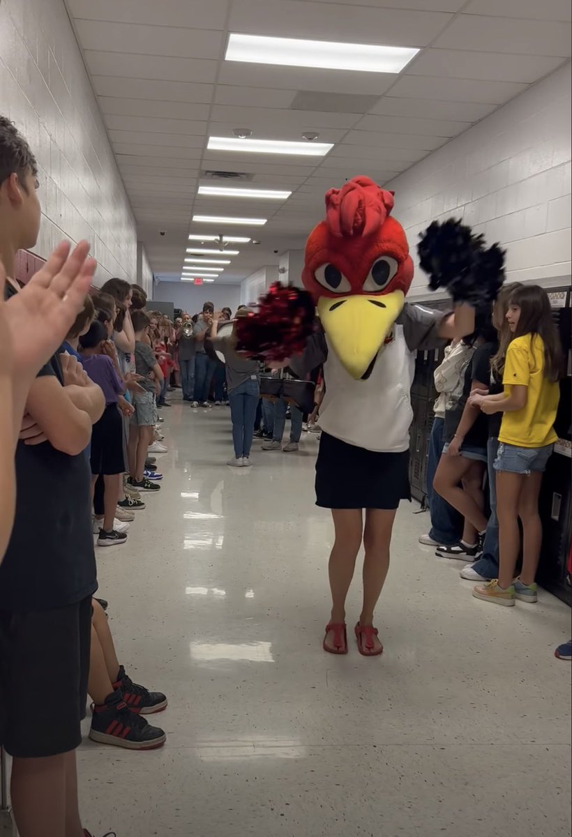 Sometimes you just have to put on the bird head and slay the day!

#ridgerunnernation #blessedprincipal #kickofftoseptember #footballseason #groveupper