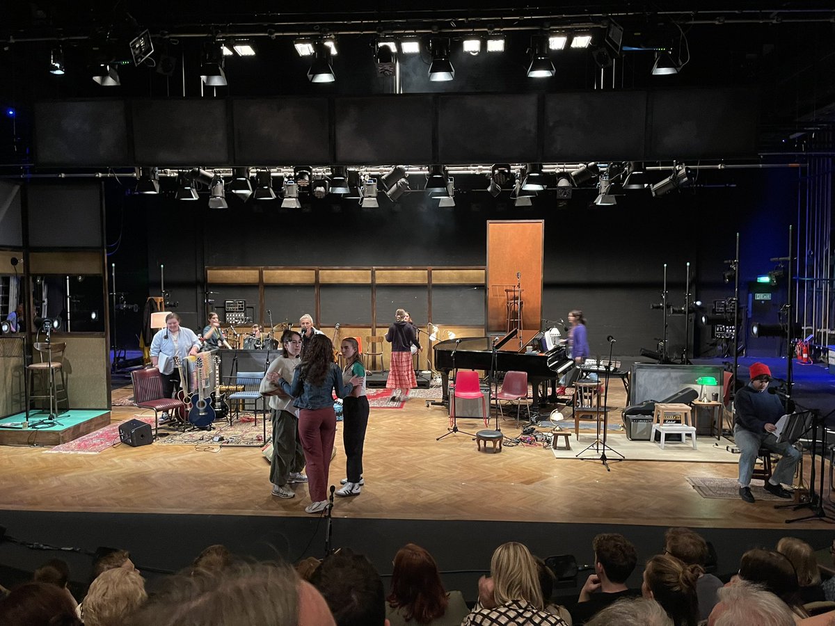 Anhygoel i weld tair o’n disgyblion yn serennu gyda @nyaw_ccic Perfformiadau gwych gan Alys, Hafwen (2012) a Lleucu (2014) yn y <a href="/ShermanTheatre/">Sherman Theatre / Theatr y Sherman</a> 👍 Amazing to see 3 of our pupils in the fantastic bilingual Dan y Wenallt / Under Milk Wood with the National Youth Theatre #joio